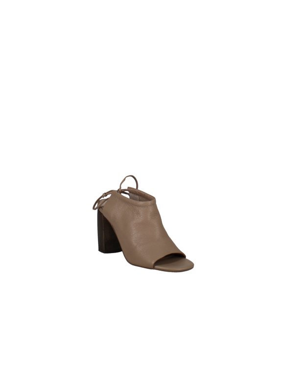 | Legend Shield Sandal | Tan | Size 6.5