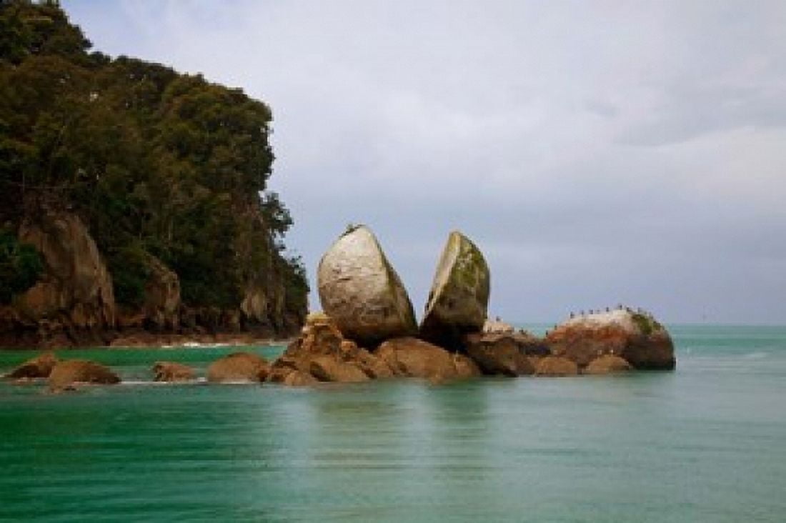Split Rock Kaiteriteri Coast Abel Tasman National Park South Island New Zealand Canvas Art - Douglas Peebles DanitaDelimont (29 x 19)