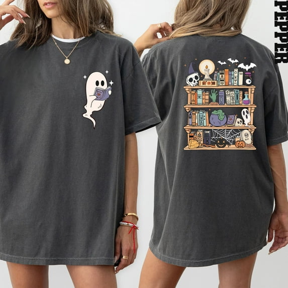 Spooky Bookshelf Ghost T-Shirt – Halloween Graphic Tee for Book Lovers with Cute Ghost & Stacked Books Design