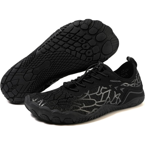 Sports shoes with anti-slip rubber soles are suitable for hiking and walking for both men and women