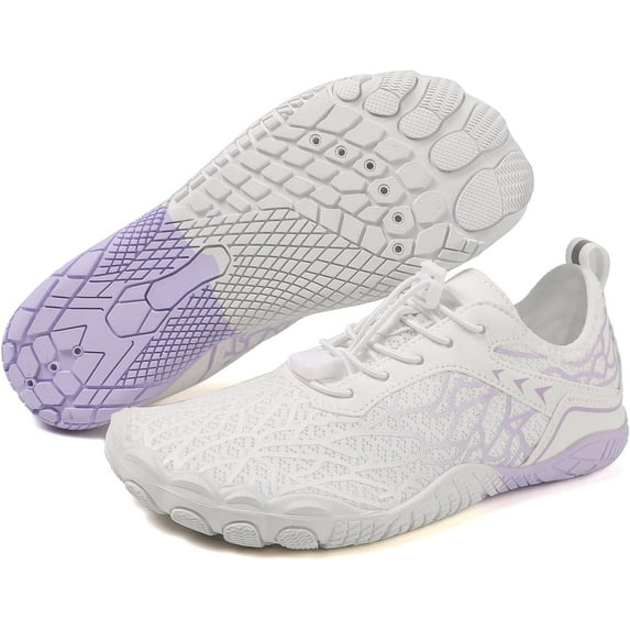 Sports shoes with anti-slip rubber soles are suitable for hiking and walking for both men and women