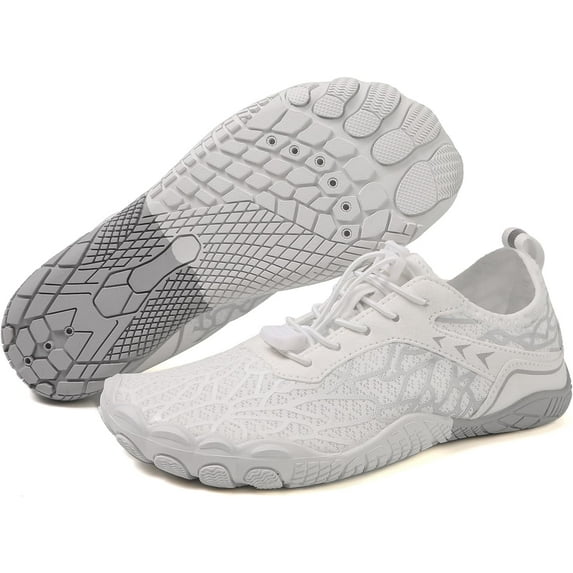 Sports shoes with anti-slip rubber soles are suitable for hiking and walking for both men and women