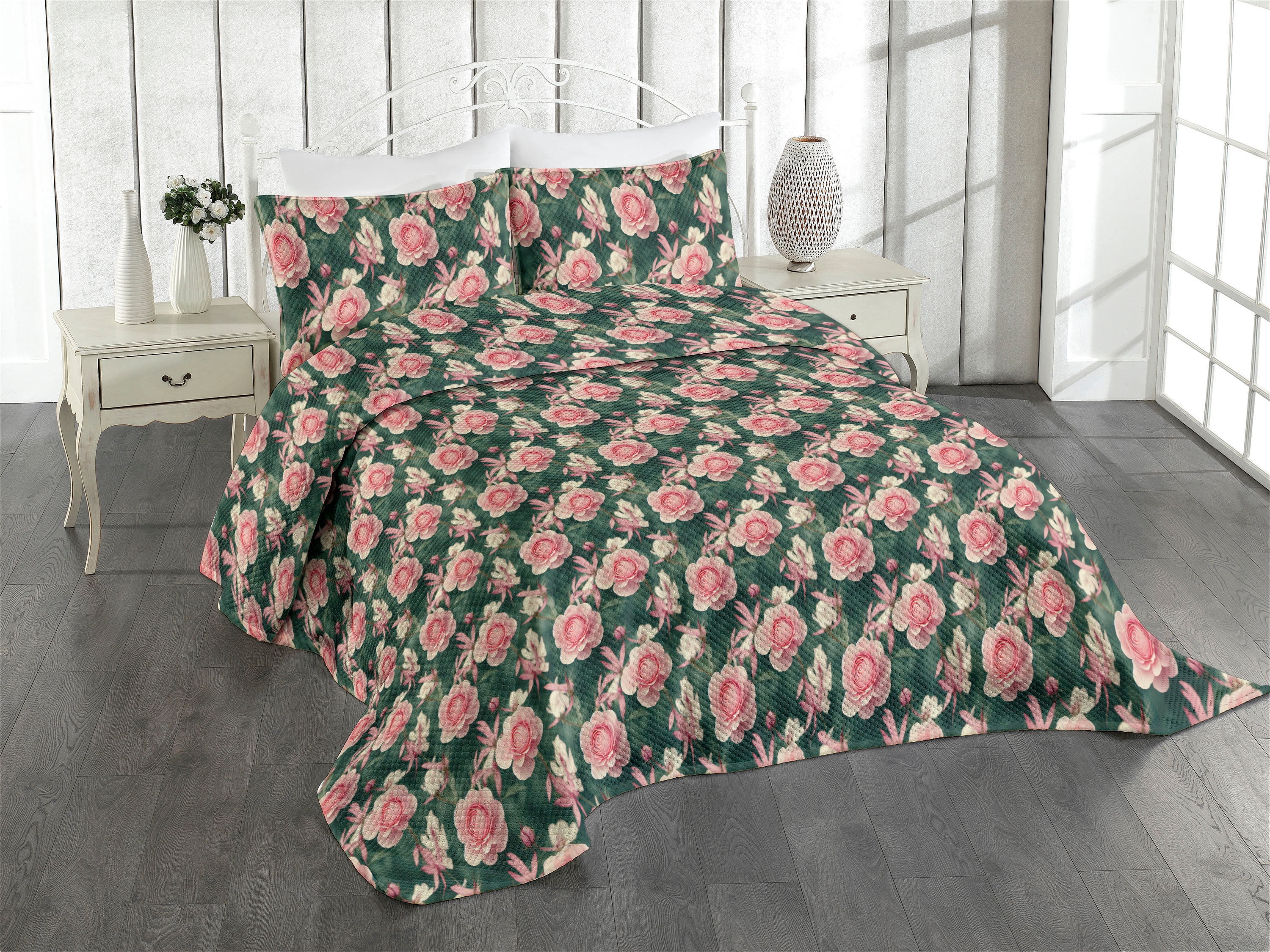 Spring Bedspread, Roses of Garden Blurred Backdrop Close Up Blossoming