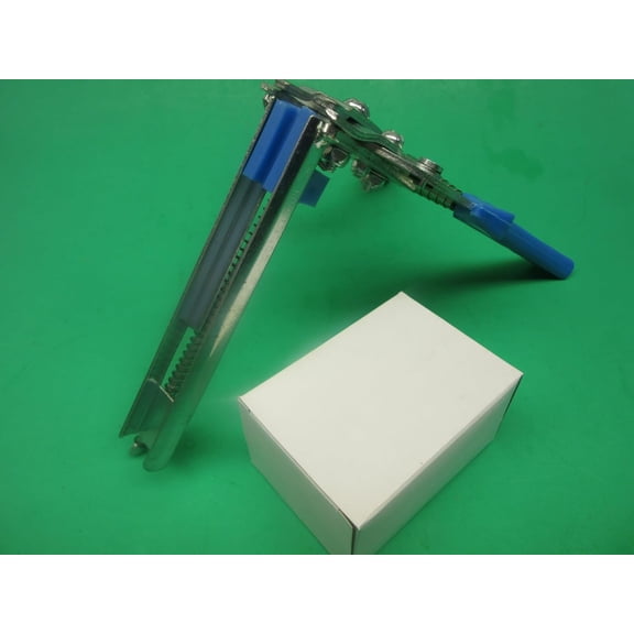 Spring loaded ring pliers with 600 galvanized rings for Summer Sausage casings