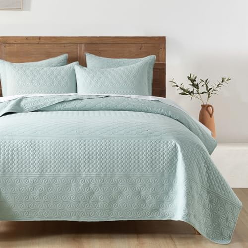Sprout Green Queen Size Quilt Set - Soft Microfiber Bedspread with 2 Shams, Lightweight & All-Season Geometric Coverlet for Cozy Bedding
