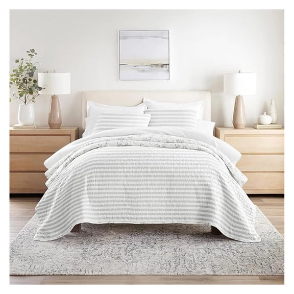 Sprouting Vines Stripe Quilt Set - 3 Piece Reversible Quilt & Sham Set - All Season Microfiber Quilt - Soft & Cozy Bedding - Full/Queen/King