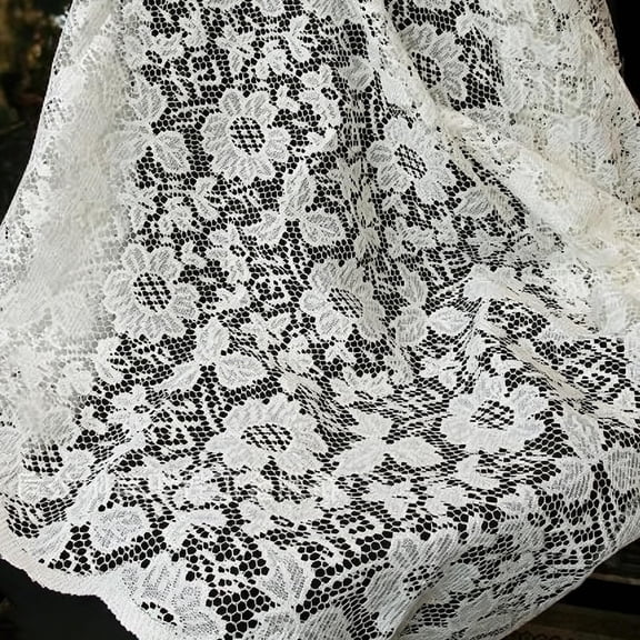 Square Lace Tablecloth 54x54 Inch, Gerbera Daisy Floral Pattern Dining Table Cover, Heat-Resistant Non-Slip Fabric Tablecloth for Kitchen Farmhouse Wedding Party Decor