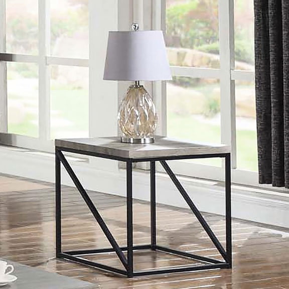 Square coffee table, geometric shapes - Brings a modern look to primary room