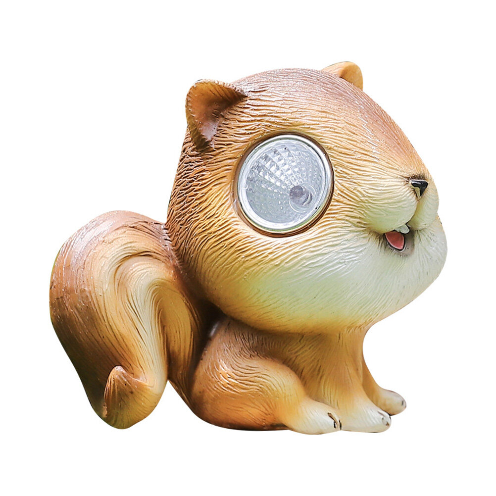 Squirrel Figurine with Solar Lights Resin Squirrel Statue Decorative