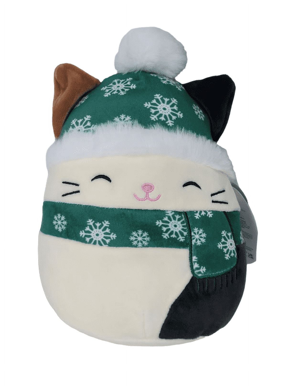 Peluche Squishmallows de 40 cm Cam le chat calicot avec bonnet tricoté