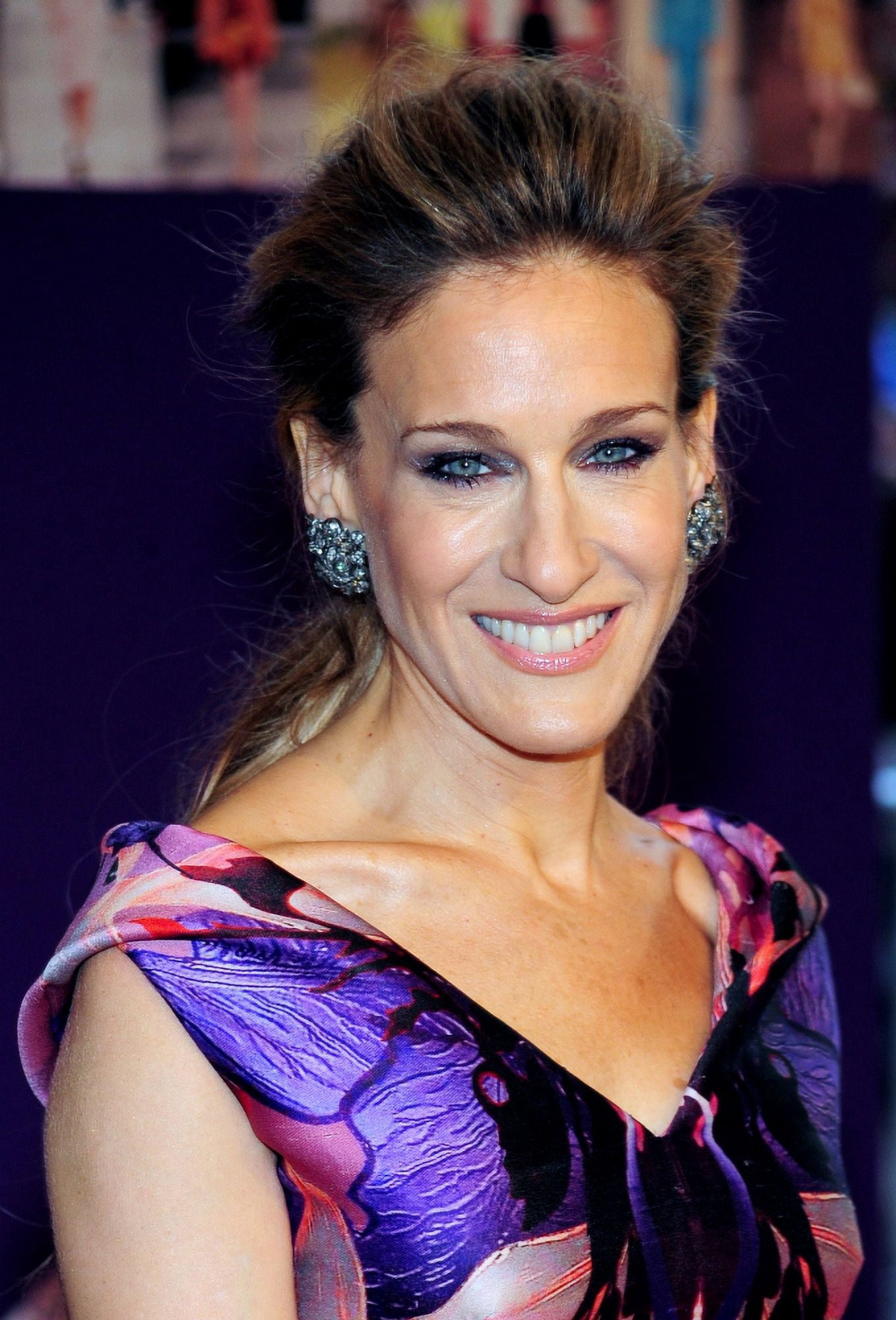 Ssica Parker (Wearing Alexander Mcqueen Dress) In Attendance For The 2010 Council Of Fashion Designers Of America Cfda Awards Canvas Art - (16 x 20)