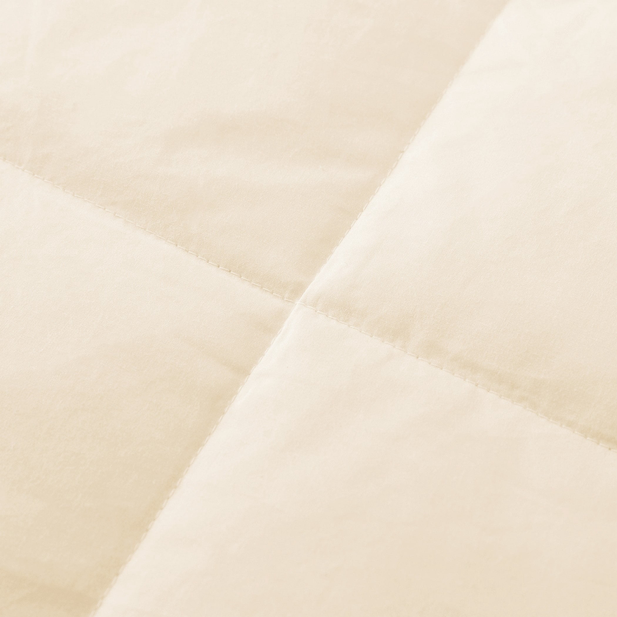 Visual Reference: St James Home Lightweight White Duck Down Blanket Full Queen