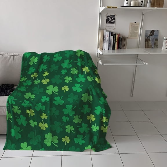 St. Patrick'S Day Clover Throw Blanket Traditional-Style Flannel Fleece Digital Print Lightweight Cozy Machine Washable with All-Season Multipurpose for Sofa Travel Camping Picnic