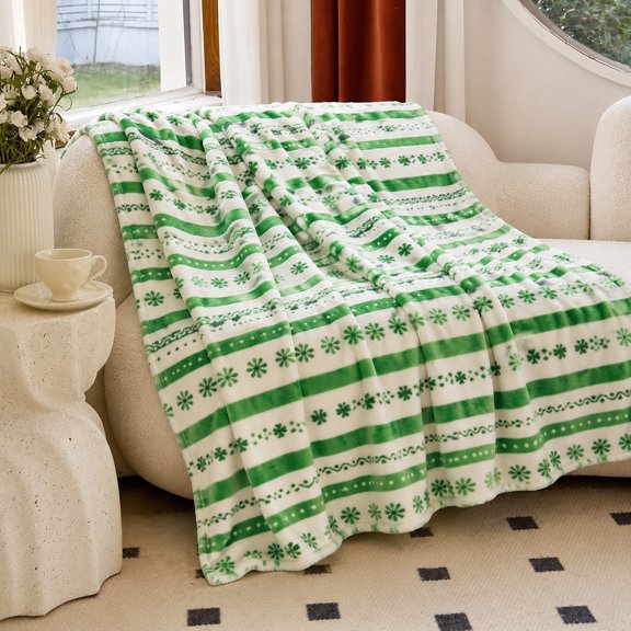 St. Patrick's Day Green Shamrock Clover Print Fleece Throw Blanket, Soft 280 Gsm Polyester, St. Patrick's Day Decor Gift
