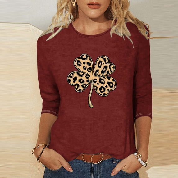 St. Patrick's Day Shirt for Women Leopard Print Clover Graphic T-Shirt 3/4 Sleeve Crewneck Trendy Fashion Festival Apparel Shamrock Gift