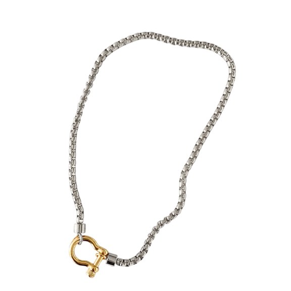 Fashionable Stainless Steel Carabiner Lock Pendant Necklace Jewelry Accessory for Versatile Lifestyle Stylish Outfits