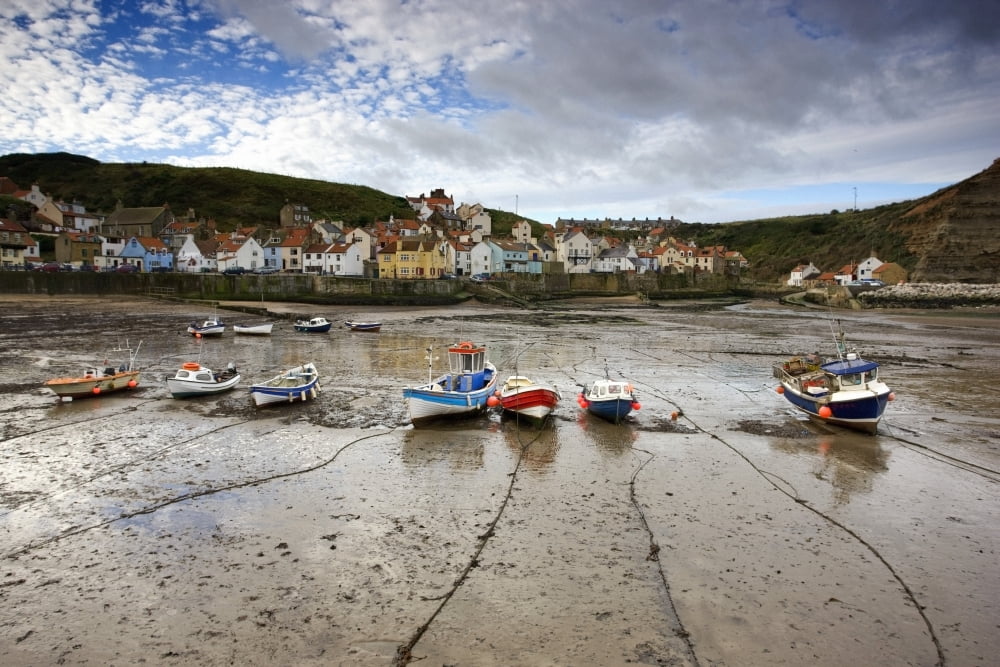 Staithes North Yorkshire England Canvas Art - John Short Design Pics (18 x 12)