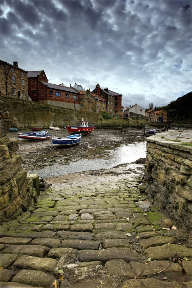 Staithes North Yorkshire England Canvas Art - John Short Design Pics (24 x 36)