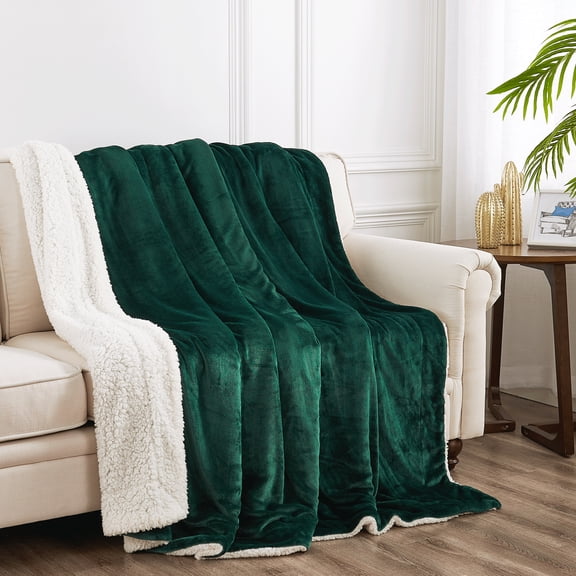 StangH Christmas Blanket Sherpa Fleece Fuzzy Bed Blanket Queen Size, Dark Green Thick Warm Reversible Flannel Cozy Throw Blanket for Couch Travel Baby Gifts, Queen Size 90 x 90