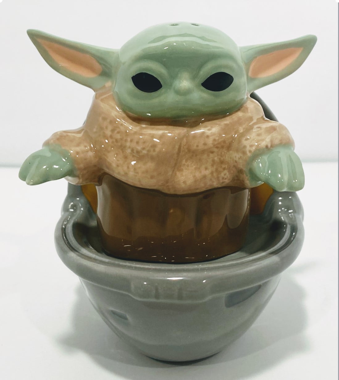 Best Brands Star Wars Ceramic Salt and Pepper Shaker Set –  Death Star Shaped Ceramic Pots for Salt, Pepper, Spices, & Seasonings -  Easy: Home & Kitchen