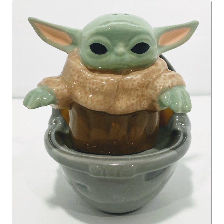 https://i5.walmartimages.com/seo/Star-Wars-Mandalorian-The-Child-Baby-Yoda-Grogu-Ceramic-Salt-Pepper-Shakers_768c0921-1539-43b5-8579-507c76b2618c.e6aba8478f4de94dac3611ca6bf567ff.jpeg?odnHeight=768&odnWidth=768&odnBg=FFFFFF