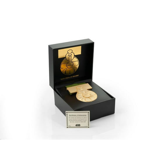 Star Wars Medal of Yavin Gold Plated 1:1 Scale Licensed Prop Replica
