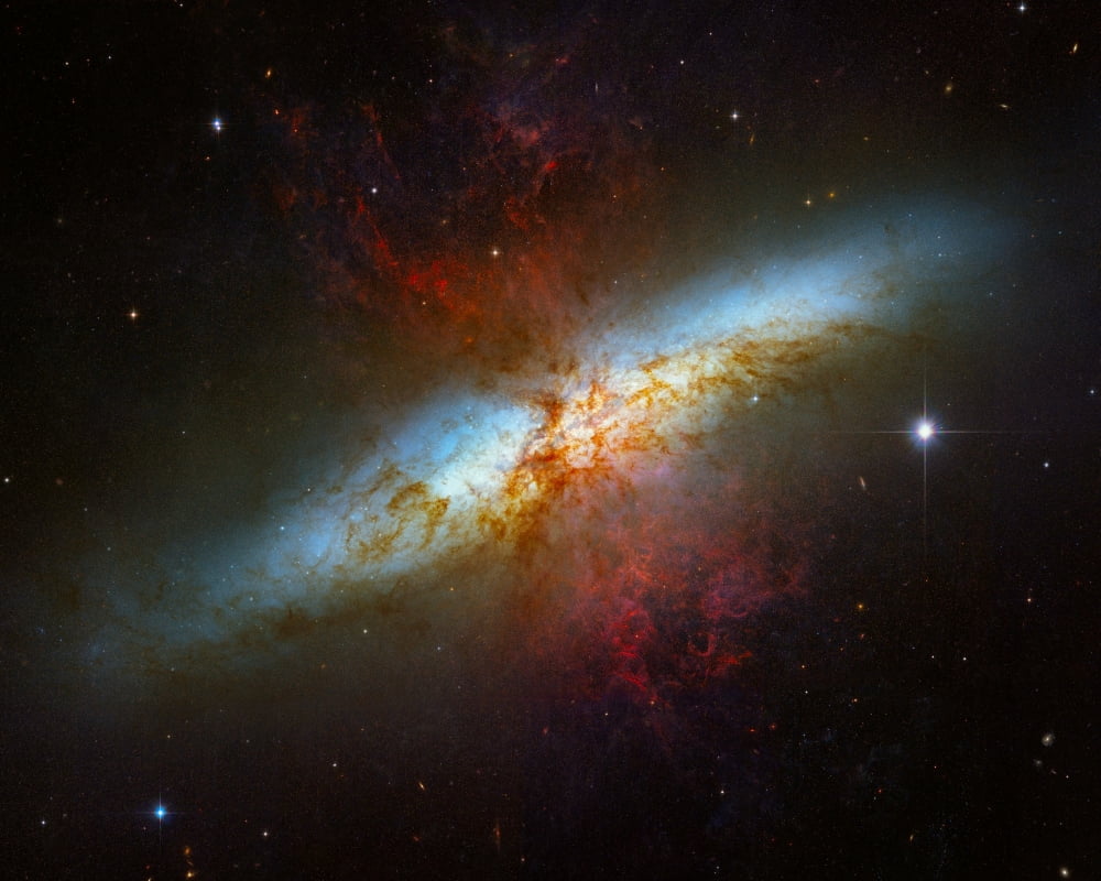 Starburst Galaxy M82 Canvas Art - Don Hammond Design Pics (16 x 12)
