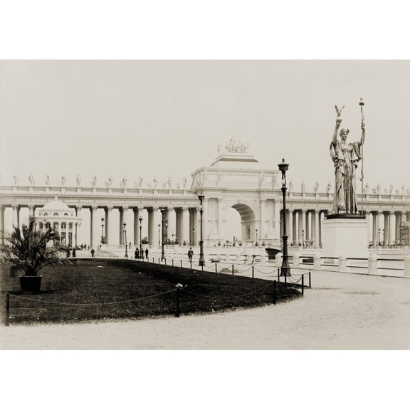 Statue Of The Republic And Triumphal Arch History (24 x 18)