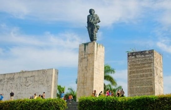 Statue and gravesite of Che Guevara Santa Clara Cuba Canvas Art - Bill Bachmann DanitaDelimont (17 x 11)