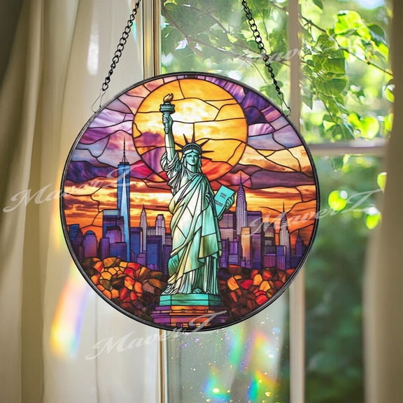 Statue of Liberty Glass Suncatcher, NYC Skyline Window Art, 3.5 in
