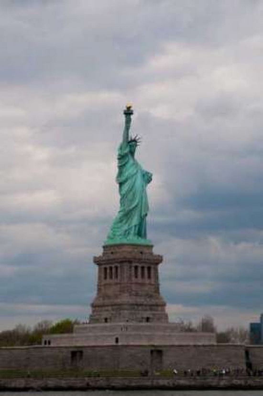 Statue of Liberty II Canvas Art - Erin Berzel (24 x 36)