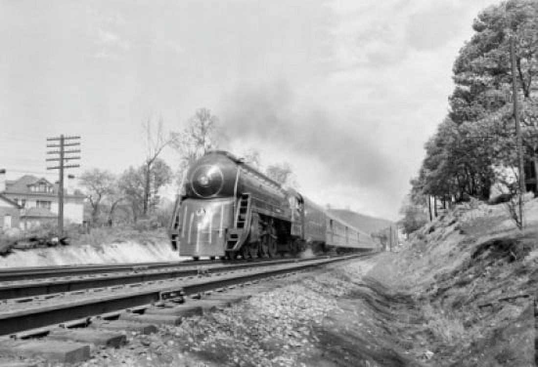 Steamtrain arriving Canvas Art - (24 x 36)