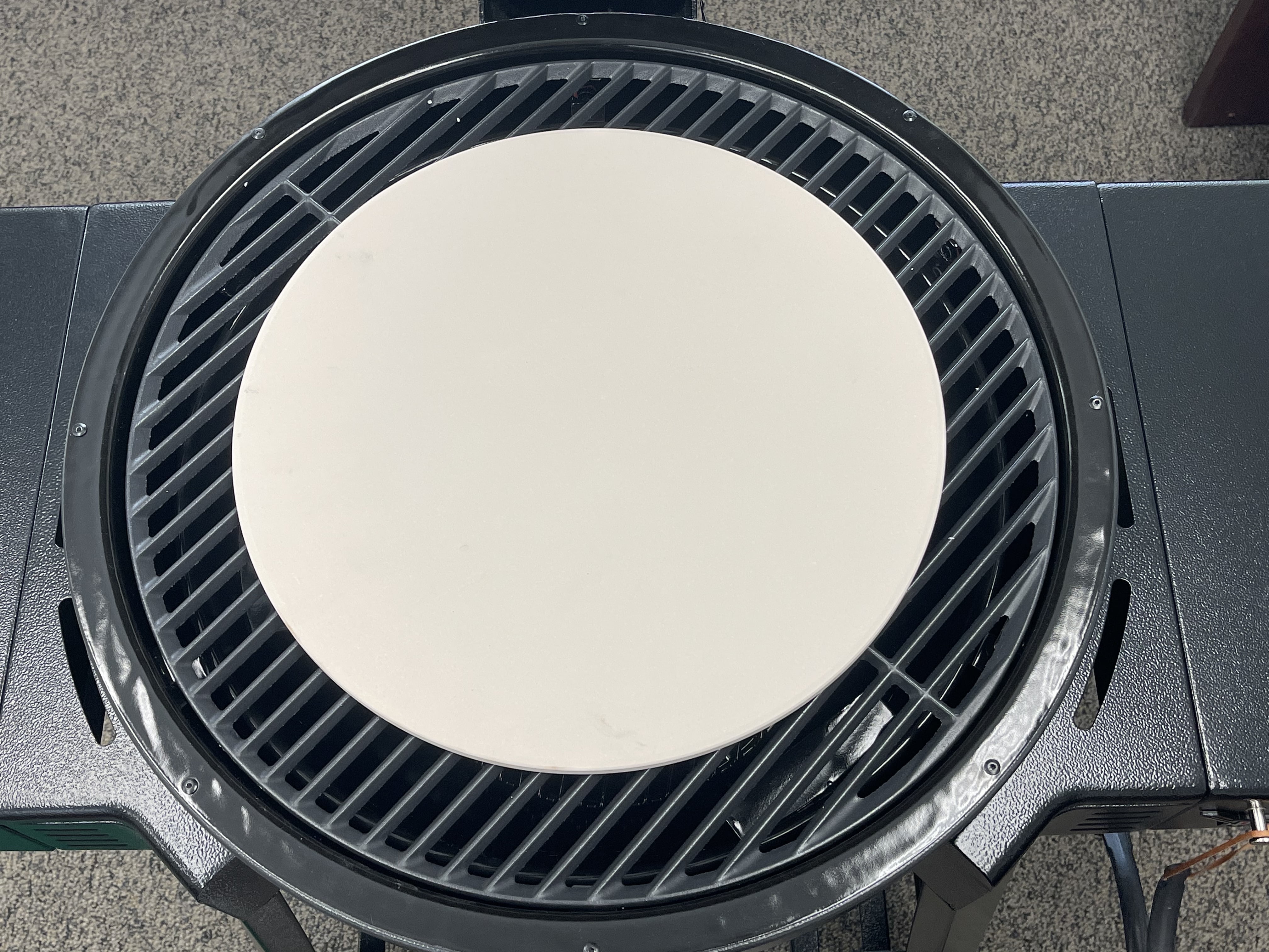 15-Inch White Cordite Pizza Stone and Heat Deflector