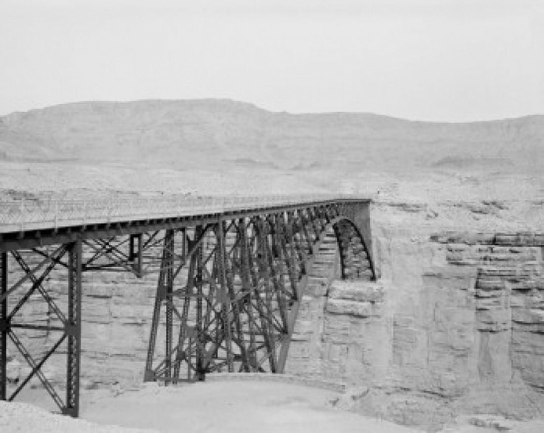 Steel bridge over canyon Canvas Art - (18 x 24)