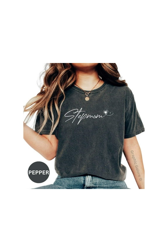 Stepmom Heart Love Graphic Tee Shirt, Women's Appreciation Comfortable T-Shirt, Casual Family Love Fashion Top, Gift for Her