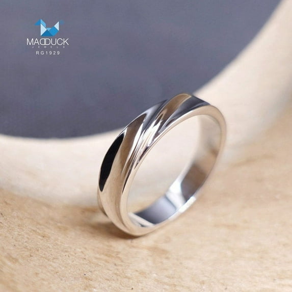 Sterling Silver 925 Ring /4.5 mm. Comfort fit/Wedding band/ Rhodium plated Nickel-Free / MadDuckJewels RG1929 / Thailand Jewelry