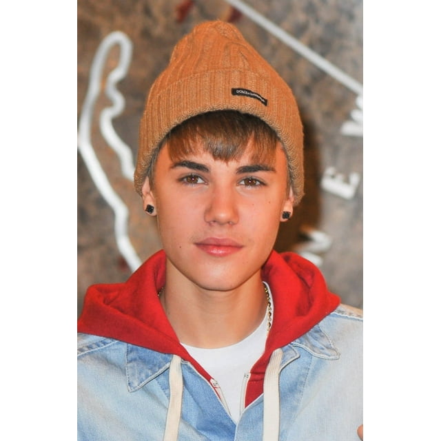 Stin Bieber A Public Appearance Justin Bieber Lights Empire State Building In Honor Marine Toys Tots Foundation (8 x 10)
