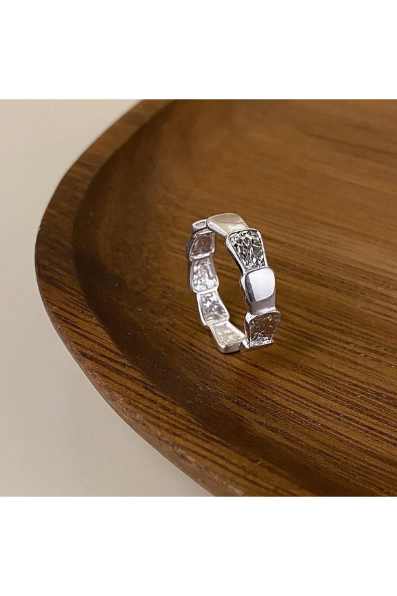 Womens Copper Ring Fashion Jewelry Simple Geometric Ring Irregular Electroplated Scale Pattern Ring Minimalist Design