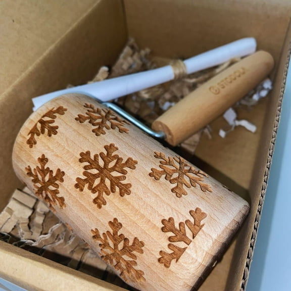Stodola Engraved Mini Rolling Pin with SNOWFLAKES 2 Pattern