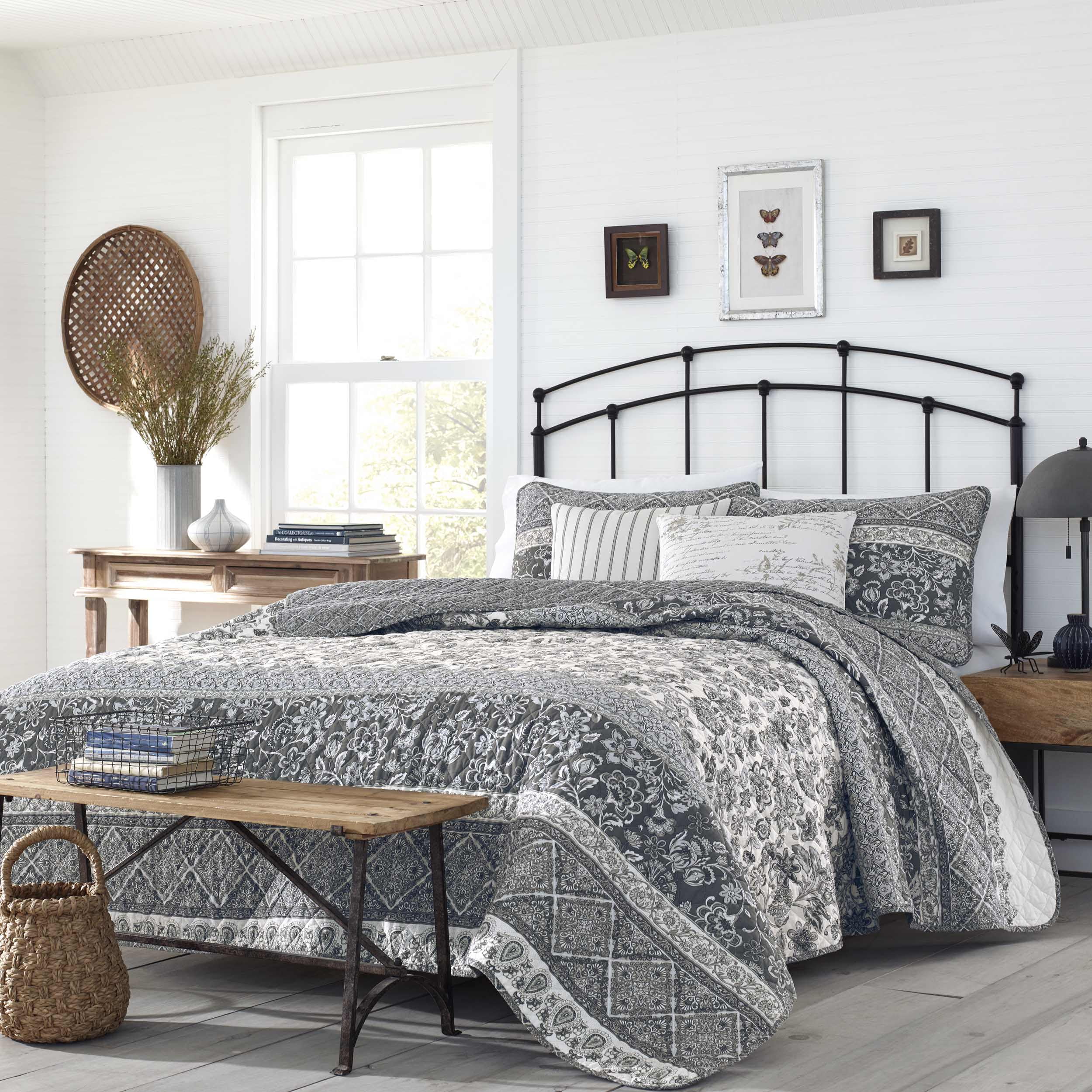 Gray and White Cotton Reversible Twin Quilt Set