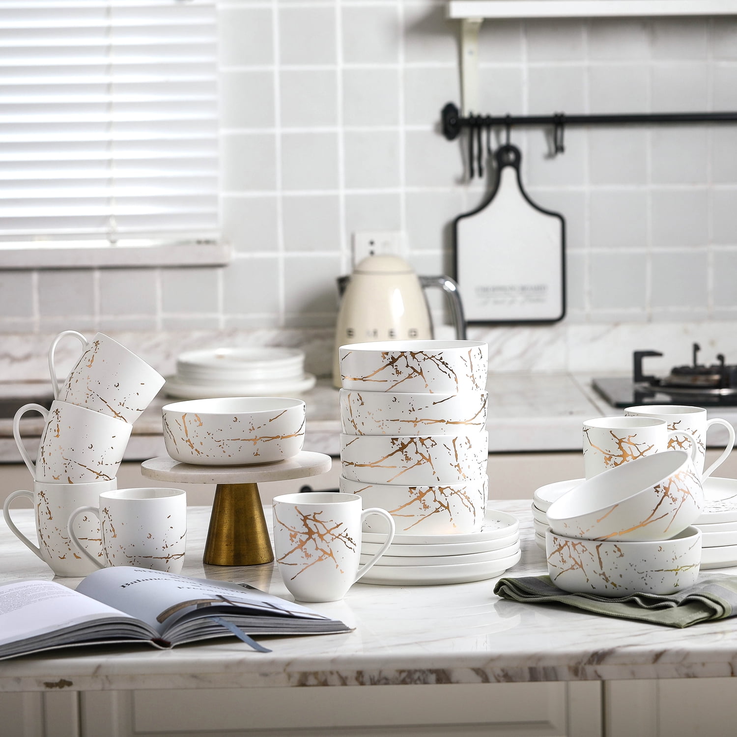 Stone Lain 32 Pieces Porcelain Gold Splash White Round Dinnerware