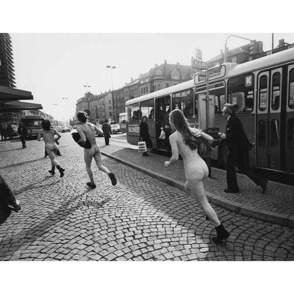Streakers In Munich History (36 x 24)