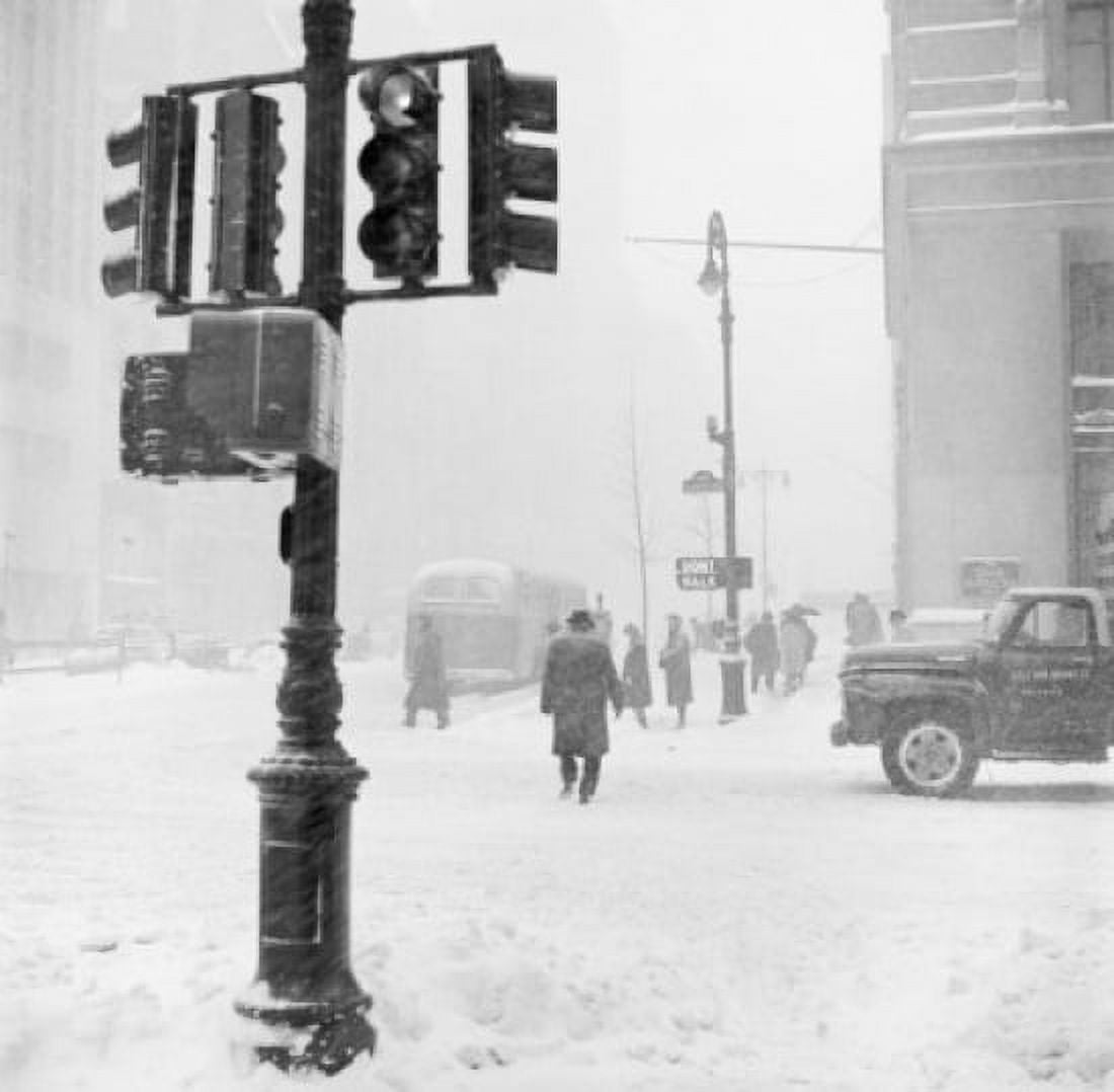 Street scene in winter Canvas Art - (18 x 24)