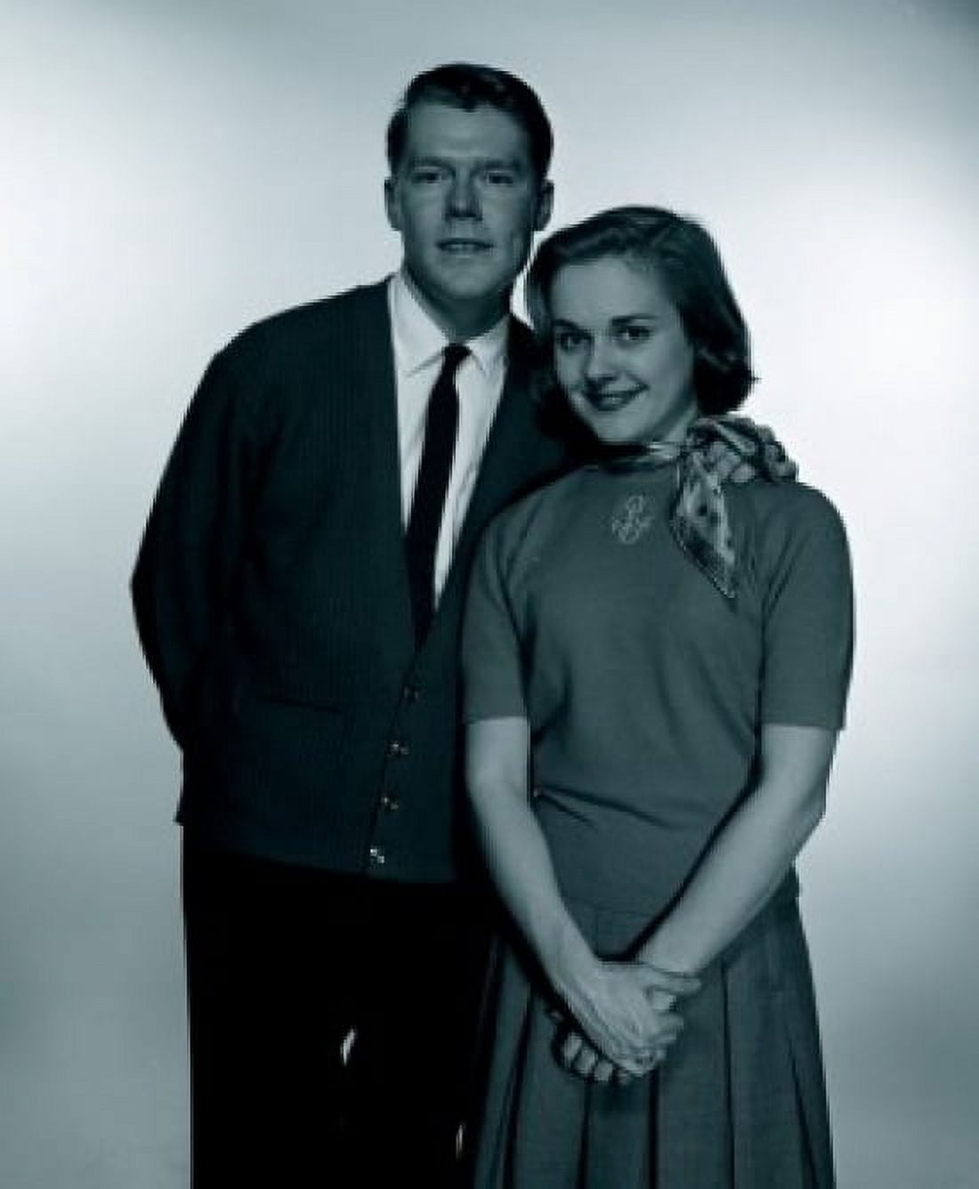 Studio portrait of couple Canvas Art - (24 x 36)