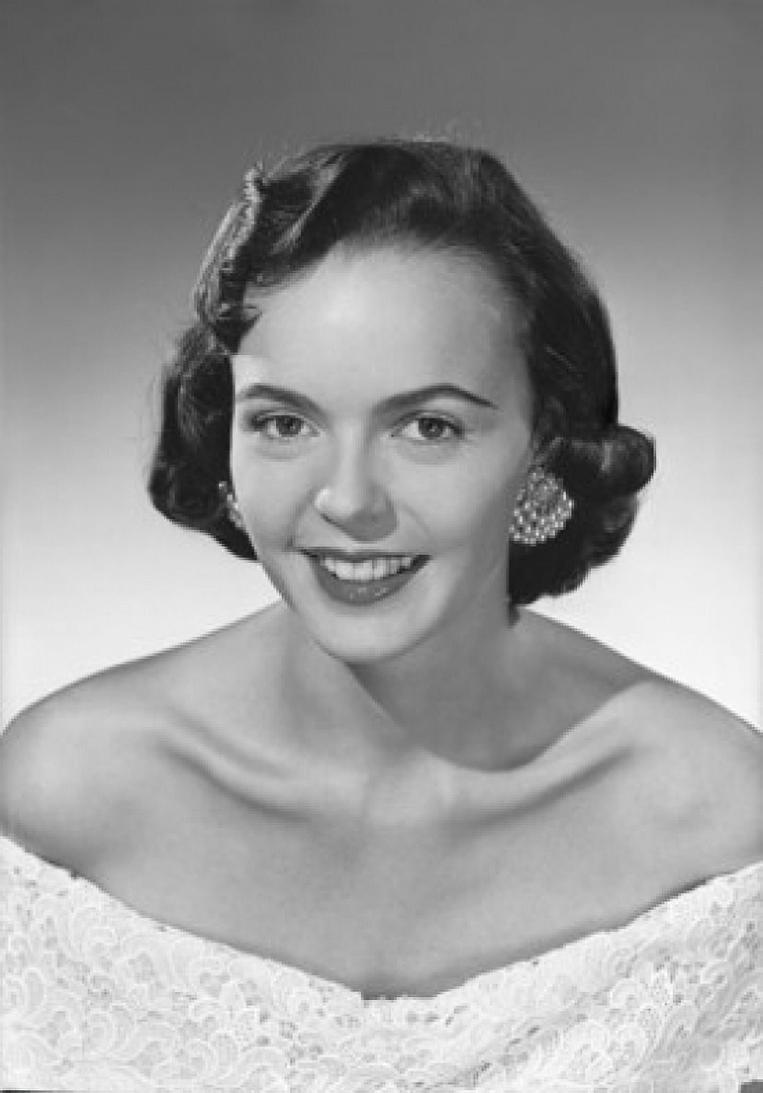 Studio portrait of elegant woman Canvas Art - (18 x 24)