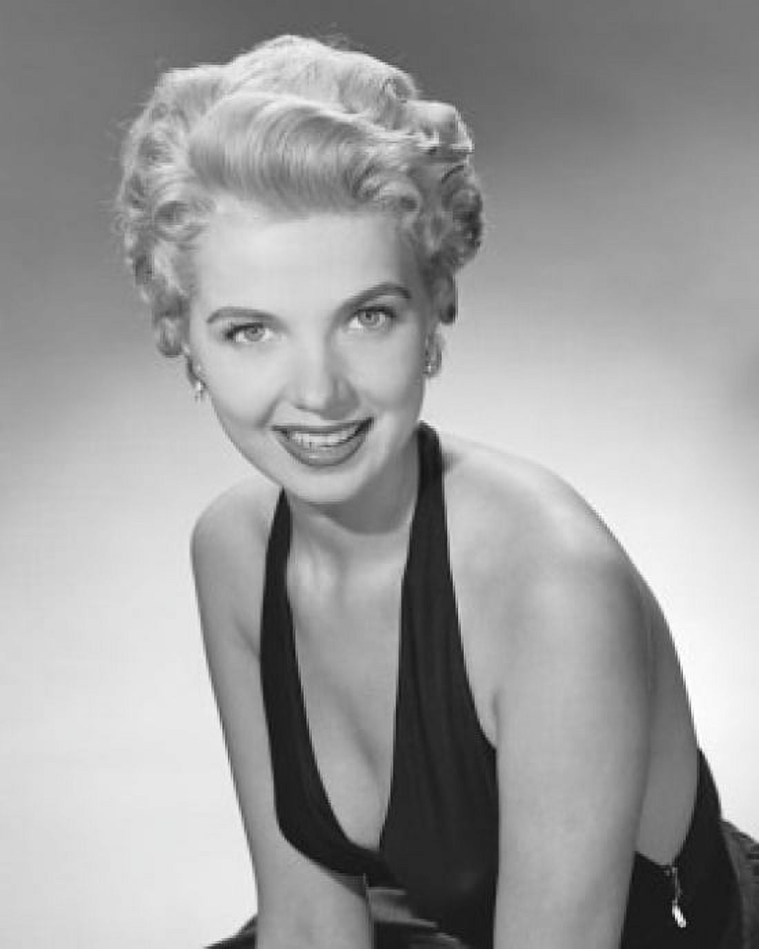 Studio portrait of elegant woman Canvas Art - (18 x 24)