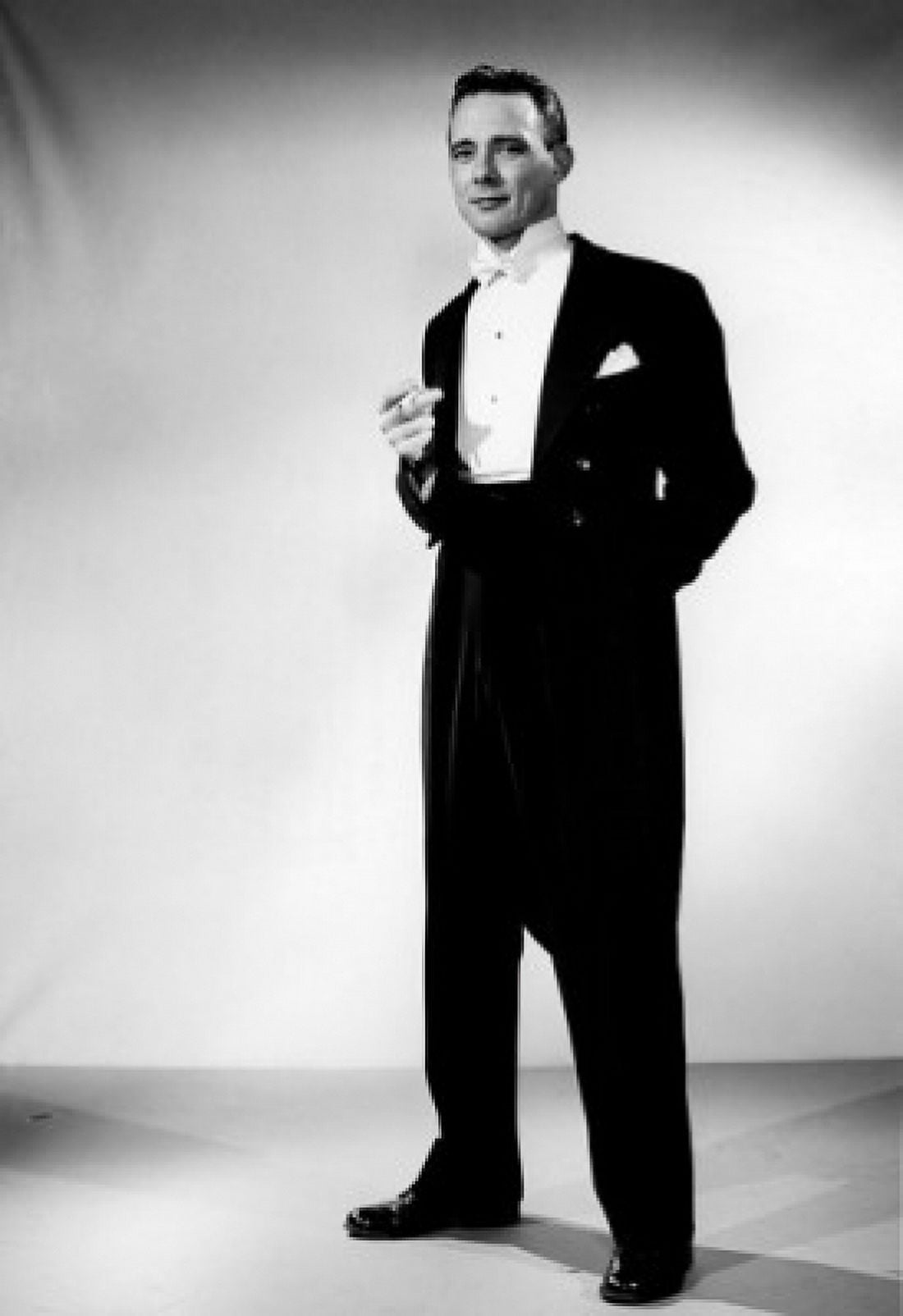 Studio portrait of man wearing tuxedo Canvas Art - (18 x 24)