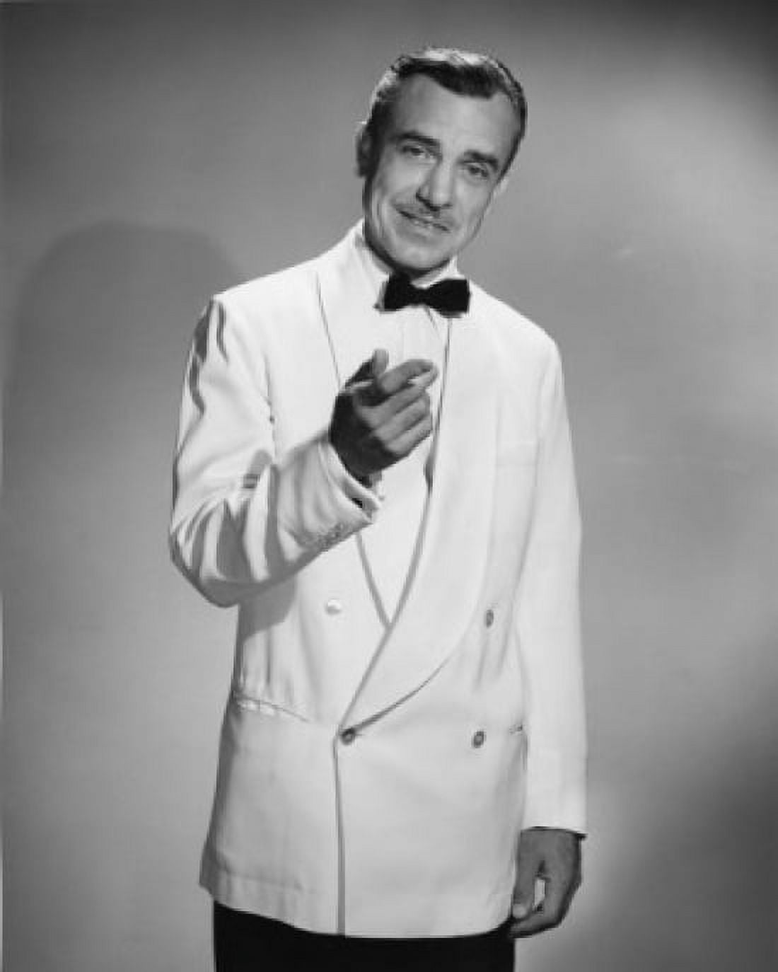 Studio portrait of man wearing tuxedo Canvas Art - (18 x 24)
