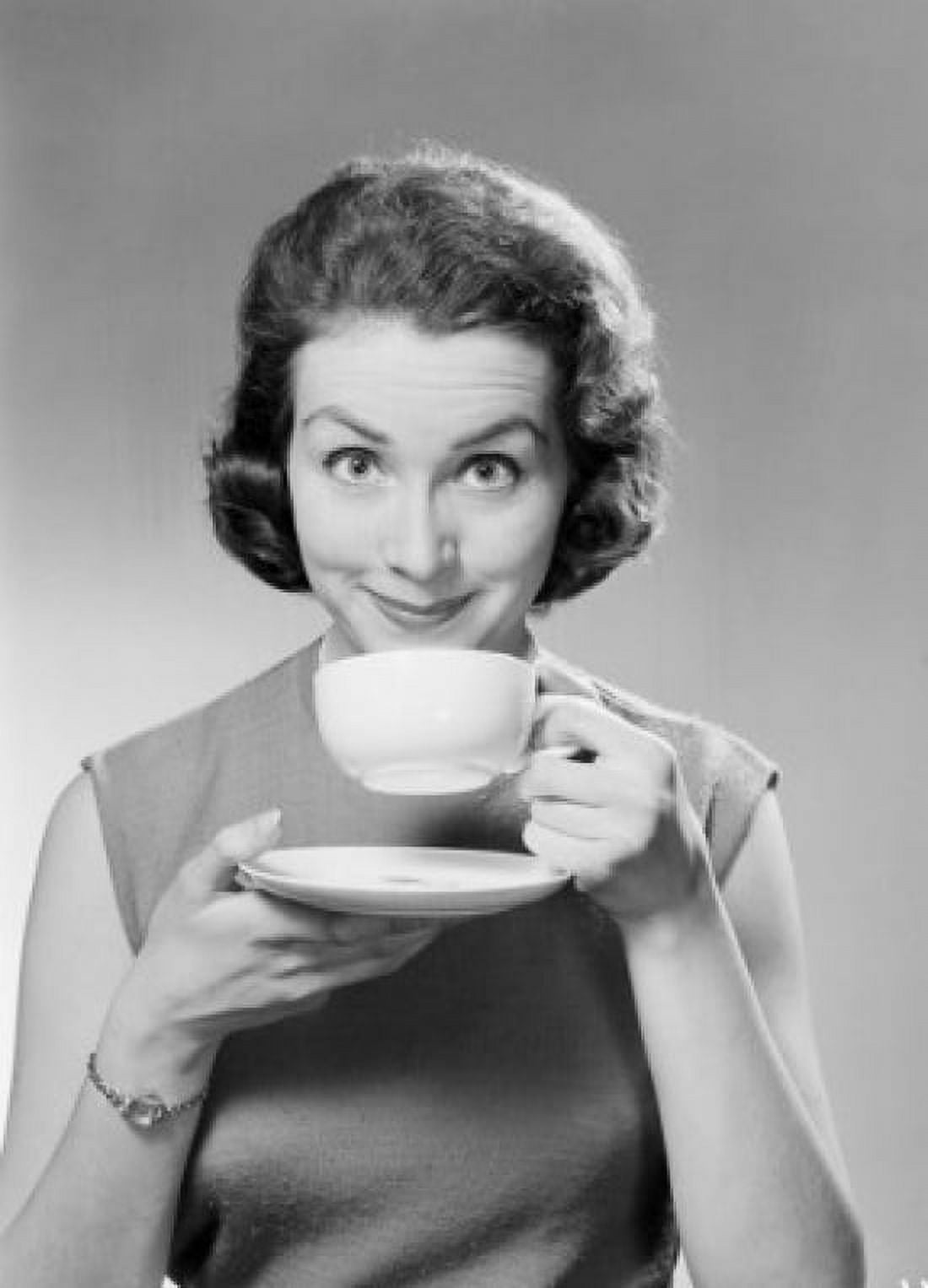 Studio portrait of mid adult woman drinking tea Canvas Art - (18 x 24)