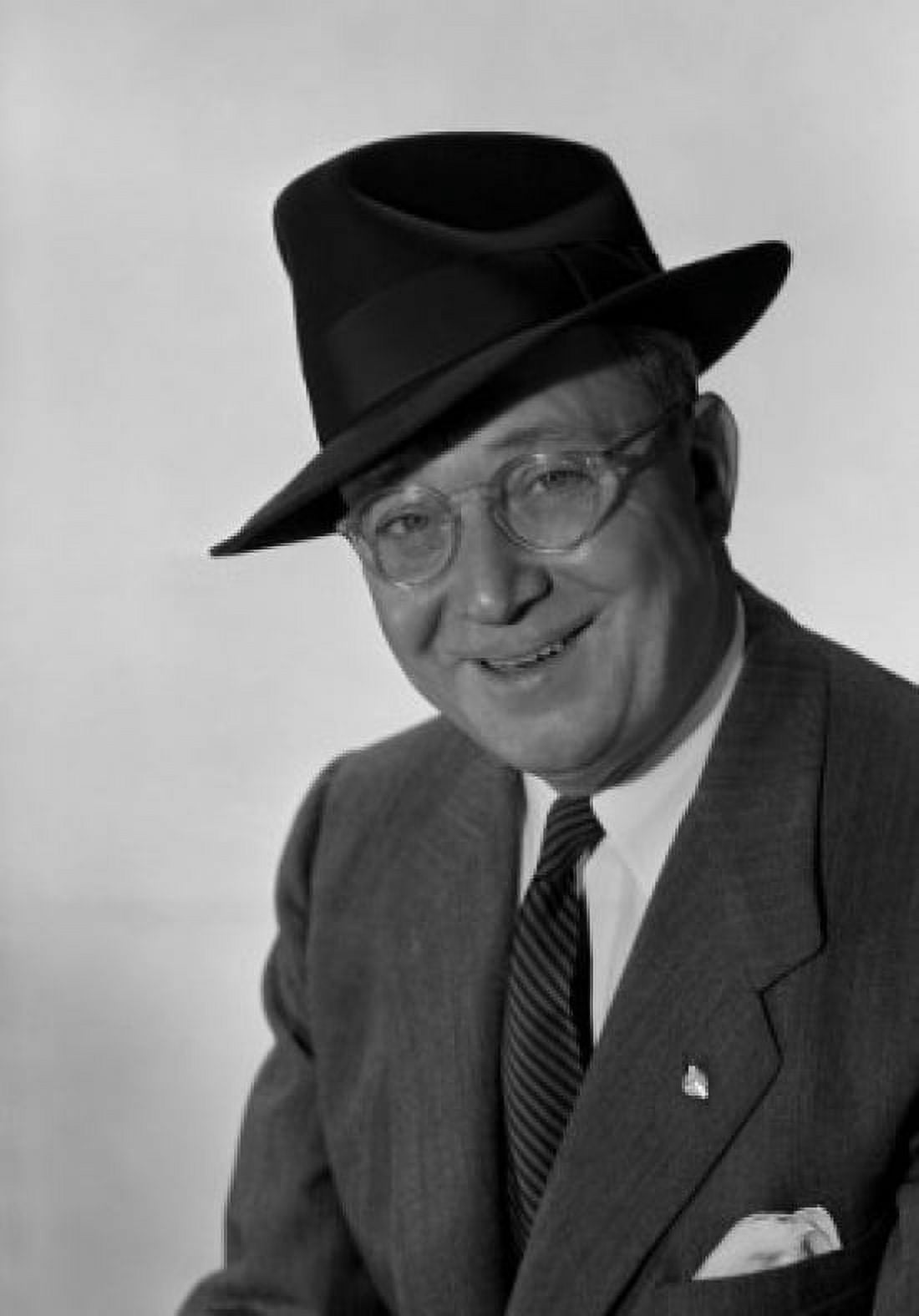 Studio portrait of senior man in hat Canvas Art - (18 x 24)